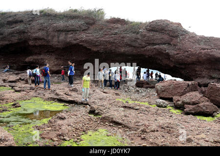 Hong Kong, Cina. 24 Mar, 2013. Visitare la gente di Hong Kong UNESCO Global Geopark a Hong Kong, Cina del sud, Marzo 24, 2013. Credito: Li Peng/Xinhua/Alamy Live News Foto Stock