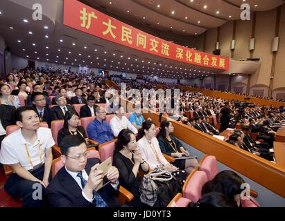 Xiamen, cinese della provincia del Fujian. Il 18 giugno, 2017. Gli ospiti frequentano il nono Straits Forum di Xiamen, a sud-est della Cina di provincia del Fujian, 18 giugno 2017. Credito: Jiang Kehong/Xinhua/Alamy Live News Foto Stock