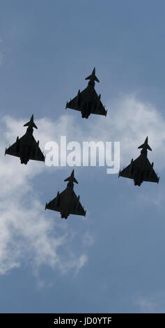 Londra, Regno Unito. 17 Giugno, 2017. Flypast Oltre Buckingham Palace Credito: Chris Carnell/Alamy Live News Foto Stock