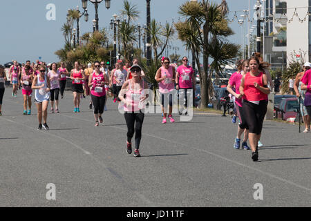 Worthing, Regno Unito, 18 giugno 2017. Cancer research uk worthing 5k corsa per la vita, credito Ian Stewart/alamy live news Foto Stock