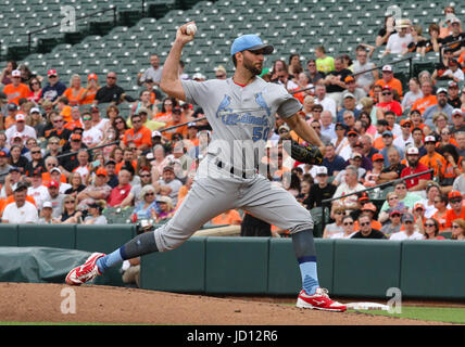 Baltimore, MD, Stati Uniti d'America. 17 Giugno, 2017. Louis Cardinals a partire lanciatore Adam Wainwright (50) durante il St. Louis Cardinals vs Baltimore Orioles gioco a Orioles Park a Camden Yards a Baltimora, MD. Baltimore beat St. Louis 15-7. Jen Hadsell/CSM/Alamy Live News Foto Stock