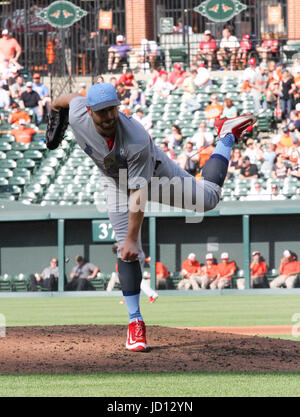 Baltimore, MD, Stati Uniti d'America. 17 Giugno, 2017. Louis Cardinals relief pitcher Tyler Lione (70) durante il St. Louis Cardinals vs Baltimore Orioles gioco a Orioles Park a Camden Yards a Baltimora, MD. Baltimore beat St. Louis 15-7. Jen Hadsell/CSM/Alamy Live News Foto Stock