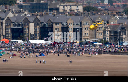 Tempo caldo nel Regno Unito, ha portato grandi folle per il Weston Air Festival a Weston-super-Mare, qui il turbine marchio HAR 10 sul lancio per visualizzare Credito: Bob Sharples Alamy/Live News Foto Stock