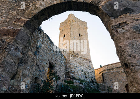 Tradizionale casa torre nella città vecchia di Kardamyli nel Peloponneso, Grecia Foto Stock