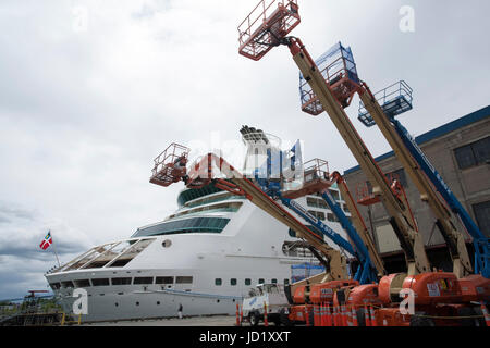 Royal Caribbean la grandezza dei mari come è ancorata a Flynn nero Terminale Falcon nel sud di Boston, Massachusetts. Foto Stock