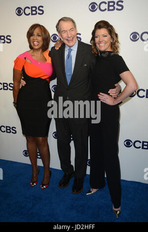 2017 CBS in anticipo presso il Plaza Hotel - tappeto rosso arrivi con: Gayle King, Charlie Rose, Norah O'Donnell dove: New York New York, Stati Uniti quando: 18 maggio 2017 Credit: Ivan Nikolov/WENN.com Foto Stock