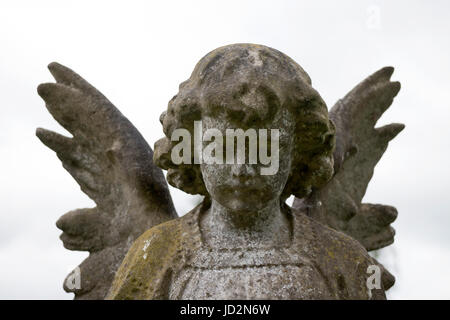 Angelo pietra tombale, Milverton cimitero, Leamington Spa Warwickshire, Regno Unito Foto Stock