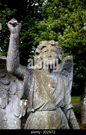 Angelo pietra tombale, Milverton cimitero, Leamington Spa Warwickshire, Regno Unito Foto Stock