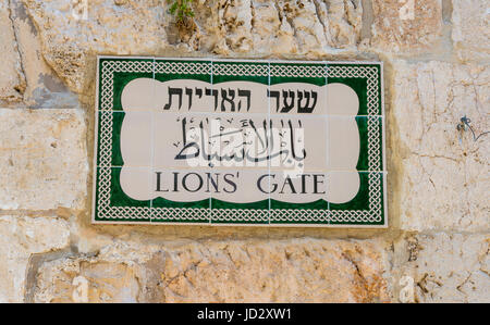 I Lions Gate street sign in Gerusalemme la città vecchia, Israele Foto Stock