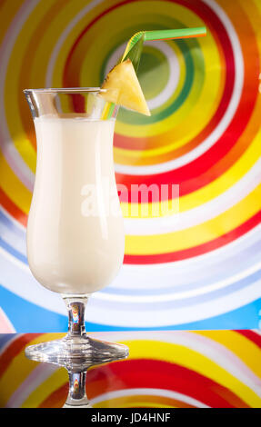 La pina colada drink nel bicchiere da cocktail Foto Stock