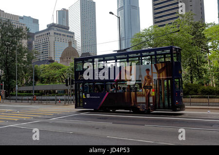 Hong Kong tram nella zona centrale della città Foto Stock