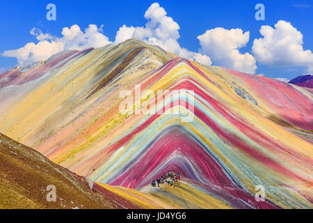 Vinicunca, regione di Cusco, Perù. Montana de Siete Colores, o Rainbow Mountain. Foto Stock