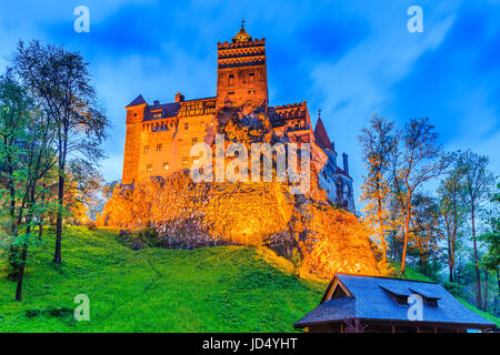 Brasov, in Transilvania. La Romania. Il castello medievale di crusca, noto per la leggenda di Dracula. Foto Stock