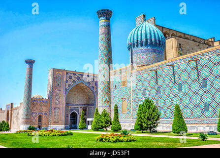 Mausoleo Registan, famoso punto di riferimento di Samarcanda, Uzbekistan Foto Stock