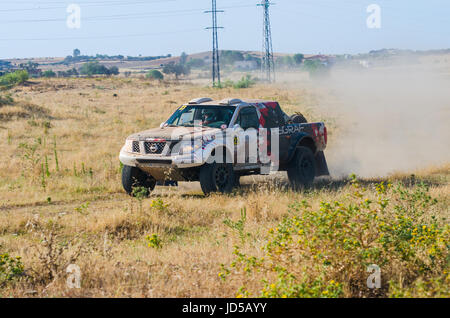 Estremadura, Spagna - 17 giugno: Driver e codriver Participing in TT Spagnolo Rally Championship. Badajoz, Dehesa de Extremadura. Foto Stock