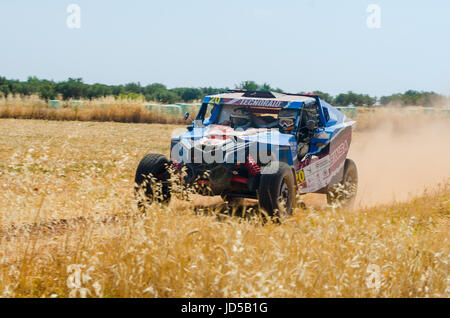 Estremadura, Spagna - 17 giugno: Driver e codriver Participing in TT Spagnolo Rally Championship. Badajoz, Dehesa de Extremadura. Foto Stock