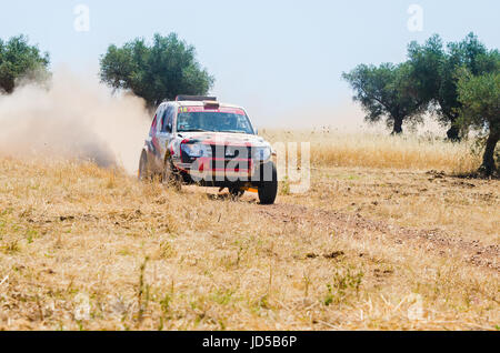 Estremadura, Spagna - 17 giugno: Driver e codriver Participing in TT Spagnolo Rally Championship. Badajoz, Dehesa de Extremadura. Foto Stock