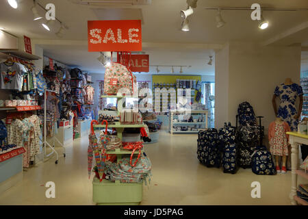 Visualizzazione di Cath Kidston prodotti in vendita nel negozio di York, England, Regno Unito Foto Stock