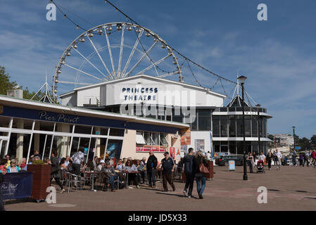 Teatro Principessa al Molo punto in Torquay un Devonshire città costiera e frequentata stazione balneare England Regno Unito Maggio 2017 Foto Stock