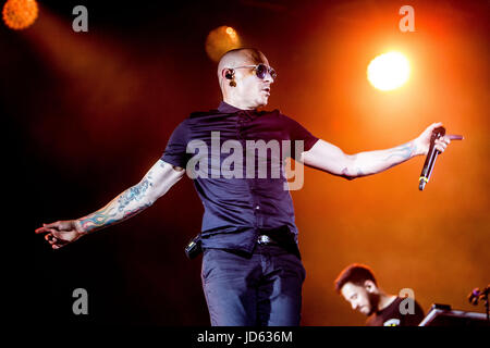 Monza, Italia. 17 Giugno, 2017. Linkin Park live presso i giorni di festival, Monza Linkin Park si esibisce dal vivo a IDays Festival di Monza, Italia Credito: Mairo Cinquetti/Pacific Press/Alamy Live News Foto Stock