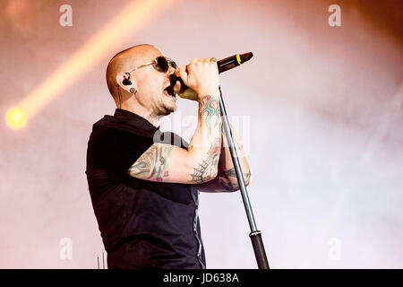 Monza, Italia. 17 Giugno, 2017. Linkin Park live presso i giorni di festival, Monza Linkin Park si esibisce dal vivo a IDays Festival di Monza, Italia Credito: Mairo Cinquetti/Pacific Press/Alamy Live News Foto Stock