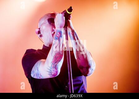 Monza, Italia. 17 Giugno, 2017. Linkin Park live presso i giorni di festival, Monza Linkin Park si esibisce dal vivo a IDays Festival di Monza, Italia Credito: Mairo Cinquetti/Pacific Press/Alamy Live News Foto Stock