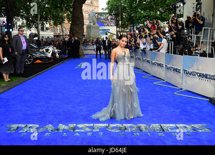 Isabela Moner arrivando per trasformatori: l'Ultimo Cavaliere Premiere Mondiale tenutosi a Cineworld Leicester Square a Londra. Foto Stock