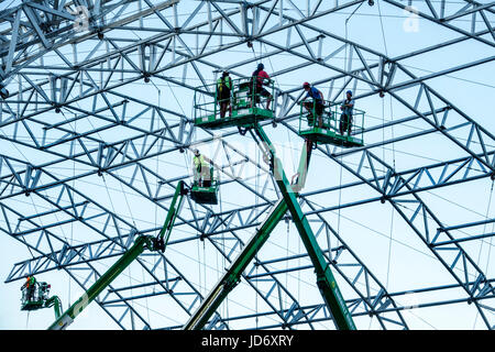 Miami Florida,Downtown,Biscayne Boulevard,Bayfront Park,Ultra Music Festival,palco struttura,sostegno strutturale,erezione,assemblaggio,scheletro metallico,che Foto Stock