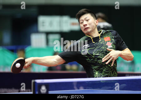 Tokyo Metropolitan Gymnasium, Tokyo, Giappone. Il 18 giugno, 2017. Ma lungo (CHN), 18 giugno 2017 - Tennis da tavolo : ITTF World Tour Japan Open 2017 Uomini Singoli Final presso il Tokyo Metropolitan Gymnasium, Tokyo, Giappone. Credito: YUTAKA AFLO/sport/Alamy Live News Foto Stock