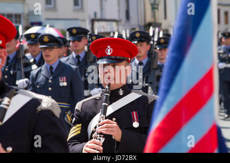 Brampton, UK. Il 18 giugno, 2017. RAF Spadeadam ha ricevuto la libertà di Brampton Giu 18 2017, accompagnati dalla banda della corazzata Royal Corps Credit: Andrew Cheal/Alamy Live News Foto Stock