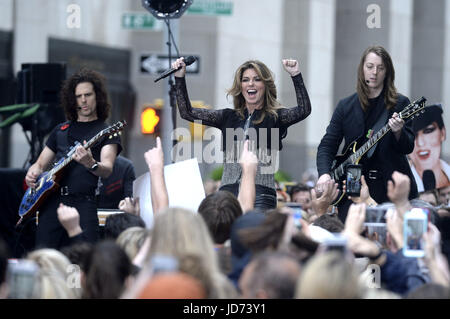 New York, Stati Uniti d'America. 16 Giugno, 2017. Shania Twain live bei einem Konzert der 'NBC Today Show Citi serie di concerti auf dem Rockefeller Plaza. New York, 16.06.2017 | Utilizzo di credito in tutto il mondo: dpa/Alamy Live News Foto Stock