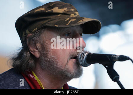 Worm, Germania. Il 18 giugno 2017. Miller Anderson suona dal vivo sul palco del 2017 Jazz e gioia Festival in worm. Credito: Michael Debets/Alamy Live News Foto Stock