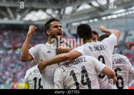 Kazan, Russia. Il 18 giugno, 2017. Team Il Messico celebra un obiettivo durante il 2017 Confederations Cup Gruppo di una partita di calcio contro il Portogallo a Kazan, la Russia, il 18 giugno 2017. Credito: Bai Xueqi/Xinhua/Alamy Live News Foto Stock