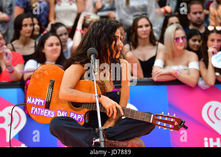 Toronto, Ontario, Canada. Il 18 giugno, 2017. JESSIE REYEZ arriva a 2017 iHeartRADIO MuchMusic Video Awards a MuchMusic HQ su Giugno 18, 2017 a Toronto Credit: Igor Vidyashev/ZUMA filo/Alamy Live News Foto Stock