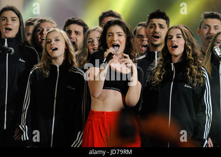 Toronto, Canada. Il 18 giugno, 2017. Lorde esibirsi sul palco al iHeartRadio molta musica Video Awards. Credito: EXImages/Alamy Live News Foto Stock