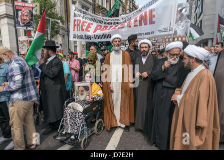 Giugno 18, 2017 - Londra, Regno Unito - Londra, Regno Unito. Il 18 giugno 2017. Imans raccogliere con altri in corrispondenza della testa del annuale di Al Quds (Gerusalemme) giorno di marzo a Londra con la partecipazione di diverse migliaia di tutto il paese. Organizzato dal Comitato Quds con la Commissione islamica per i diritti dell'uomo e supportata da diversi gruppi tra cui l'arresto della coalizione bellica, associazione musulmana di Bretagna e gli ebrei per boicottare merci israeliane era guidato da imam e Neturei Karta anti-sionista di ebrei, è chiamato per la libertà per la Palestina e per tutti i popoli oppressi in tutto il mondo. Come di consueto in opposizione attratta da grou sionista Foto Stock