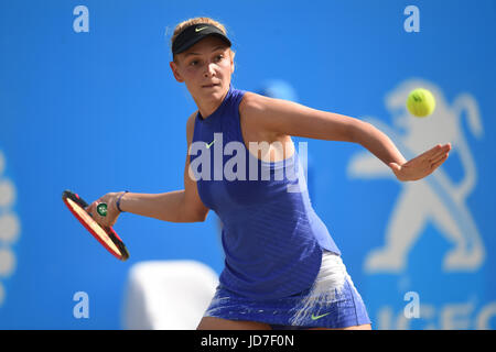 La Croazia ha Donna Vekic in azione contro la Gran Bretagna Johanna Konta durante la finale donne durante il giorno sette del AEGON Aprire Nottingham a Nottingham Centro Tennis. Foto Stock