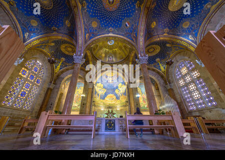 Gerusalemme, Israele - 18 Aprile 2015: l'interno della chiesa di tutte le nazioni (Basilica dell Agonia) a Gerusalemme, Israele Foto Stock