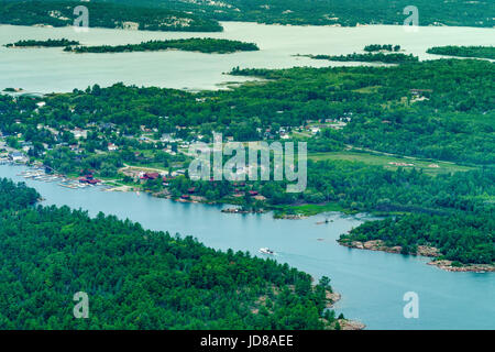 Vista aerea case e alberi lungo il litorale, Toronto, Ontario, Canada. fotografia aerea da ontario canada 2016 Foto Stock