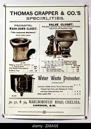 Una riproduzione di un vecchio annuncio per l'originale sciacquone da Thomas Crapper Foto Stock