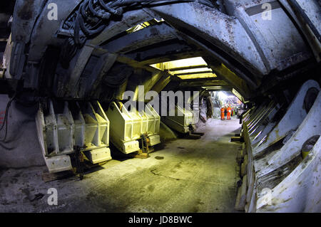 La metropolitana la lavorazione con macchinari specifici in Svizzera Foto Stock