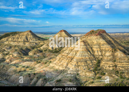 Pagliaio buttes in terry badlands vicino a terry, montana Foto Stock