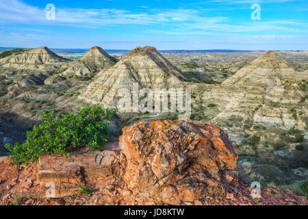 Pagliaio buttes in terry badlands vicino a terry, montana Foto Stock