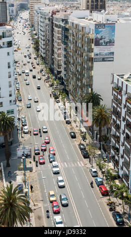 Vista aerea della vivace Avenue nel centro della città di Casablanca, Marocco, Africa. Foto Stock