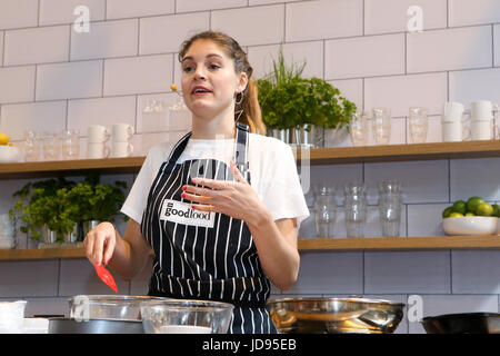 Birmingham, Regno Unito. Il 16 giugno 2017. Sophie Godwin presentando sulla BBC Good Food stadio alla BBC Good Food Show, NEC, Birmingham, Regno Unito Foto Stock