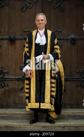 Il nuovo signore cancelliere David Lidington al giudice di ingresso al Royal Courts of Justice, nel centro di Londra prima di essere installato. Foto Stock