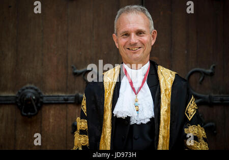 Il nuovo signore cancelliere David Lidington al giudice di ingresso al Royal Courts of Justice, nel centro di Londra prima di essere installato. Foto Stock