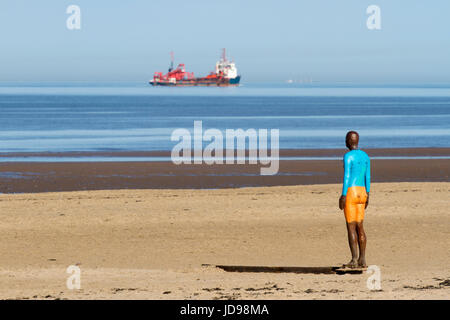 Un altro posto è un pezzo di scultura moderna da Sir Antony Gormley. Esso consiste di 100 ghisa figure rivolta verso il mare. Le figure sono del modello Foto Stock