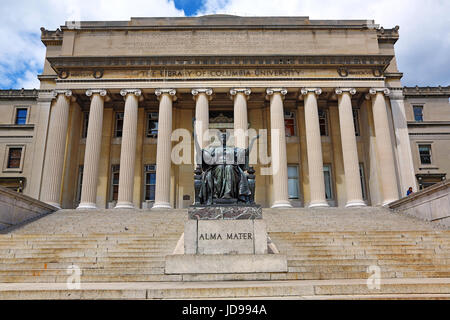 Bassa Memorial Library e Alma Mater statua presso la Columbia University di New York City, New York, Stati Uniti d'America Foto Stock