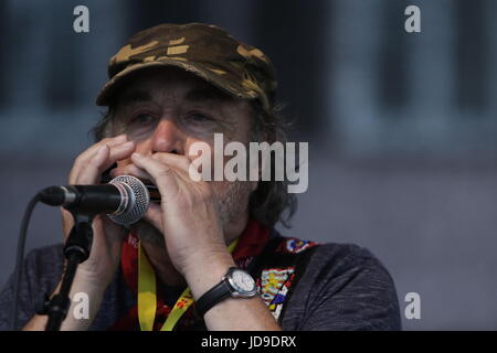 Worm, Germania. Il 18 giugno, 2017. Miller Anderson suona dal vivo sul palco del 2017 Jazz e gioia Festival in worm. Credito: Michael Debets/Pacific Press/Alamy Live News Foto Stock